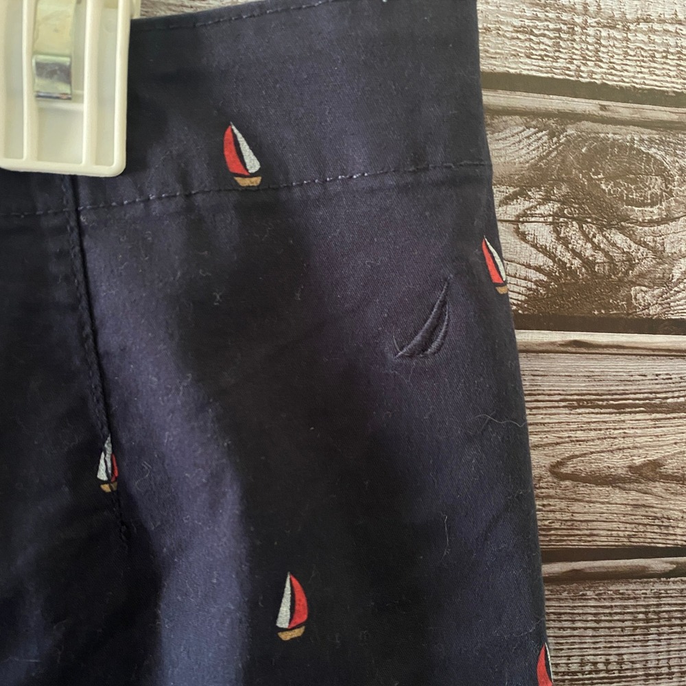 Nautica Jeans Women's Chino‎ Shorts Size 16 Navy Blue Embroidered Sailboat NWT - Picture 3 of 7